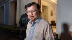 Wakil Presiden ke-10 dan ke-12 RI, Jusuf Kalla (JK), menolak memberikan komentar terkait rencana pertemuan antara Ketua Umum PDI-P, Megawati 9Sumber foto : DetikNews)