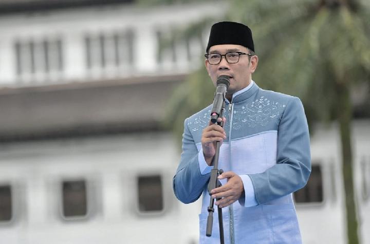 Ketua Umum Partai Golkar, Airlangga Hartarto, mengungkapkan bahwa mantan Gubernur Jawa Barat, Ridwan Kamil, menerima dua surat tugas dari Partai (Sumber foto; Tempo)