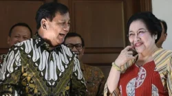 Pengamat politik Ray Rangkuti menilai bahwa pertemuan Presiden Joko Widodo (Jokowi) dengan Ketua DPR RI Puan Maharani bukanlah tanda positif (Sumber foto ; TVOneNews)