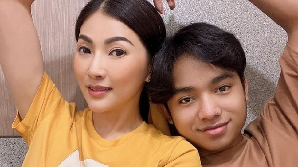 Belum lama ini, Sarwendah dibuat geram oleh komentar seorang warganet di akun media sosialnya. Kejadian ini bermula dari sebuah unggahan di TikTok (Sumber foto; Suara.com)