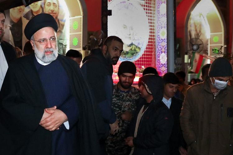 Pada Senin (20/5/2024), puing-puing helikopter yang membawa Presiden Iran Ebrahim Raisi dan Menteri Luar Negeri Hossein Amirabdollahian ditemukan (Sumber ; Kompas.com)