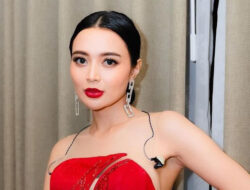 Gaya Memukau Wika Salim dalam Dress Merah Menyala