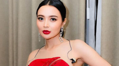 Gaya Memukau Wika Salim dalam Dress Merah Menyala
