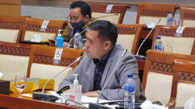 Ketua DPP Golkar, Dave Laksono, memberikan tanggapan terhadap isu rencana penambahan nomenklatur kementerian di kabinet pemerintahan (Sumber foto : Kumparan)