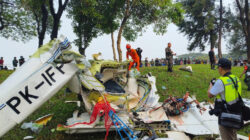 Kepala Basarnas Jakarta, Desiana Kartika Bahari, mengungkapkan fakta-fakta terkait jatuhnya pesawat latih jenis PK-IFP tipe Cessna 172. Pesawat tersebut (Sumber foto; Jpnn)