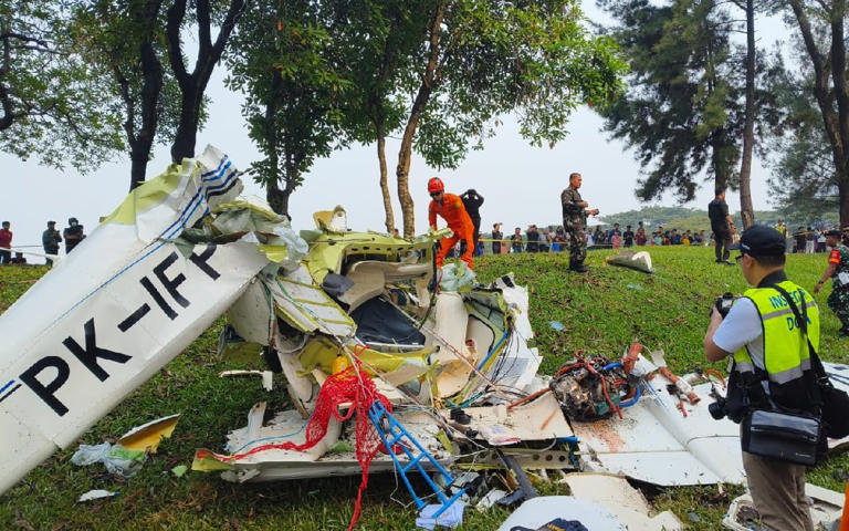 Kepala Basarnas Jakarta, Desiana Kartika Bahari, mengungkapkan fakta-fakta terkait jatuhnya pesawat latih jenis PK-IFP tipe Cessna 172. Pesawat tersebut (Sumber foto; Jpnn)