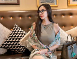 Aduhai! Body Janda Aura Kasih Pamer Lekuk Tubuh Bak Gitar Spanyol dalam Foto Terbarunya