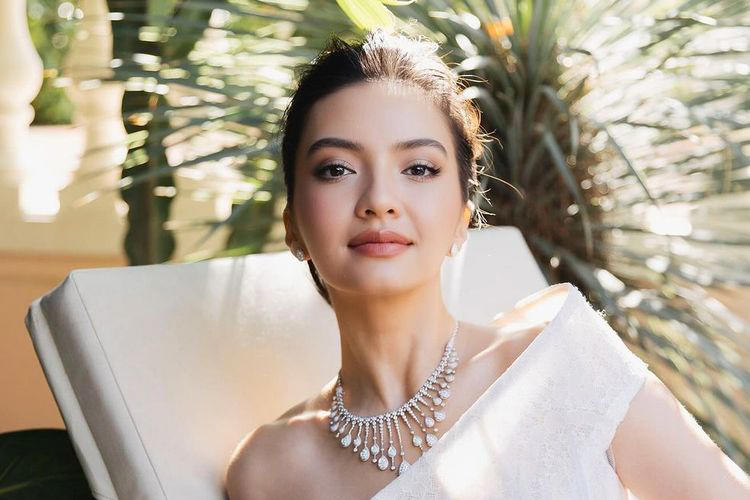 Artis cantik Raline Shah selalu berhasil membuat penggemarnya kagum dengan pesonanya. Dengan paras cantiknya, Raline tak pernah gagal tampil (Sumber foto ; Stylo)
