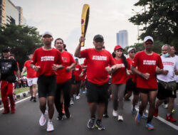 Sekjen PDIP Hasto Kristiyanto Membawa ‘Obor Api Perjuangan’ ke Lokasi Rakernas V di Ancol