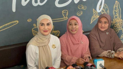 Setelah perjalanan rumah tangga yang berliku, hubungan antara Irish Bella dan Ammar Zoni terus menjadi sorotan. Kabar terbaru menunjukkan bahwa (Sumber foto : Banjarmasinpost)