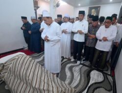 Presiden Joko Widodo Takziah ke Rumah Duka Istri Habib Luthfi bin Yahya