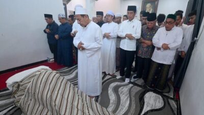 Presiden Joko Widodo Takziah ke Rumah Duka Istri Habib Luthfi bin Yahya