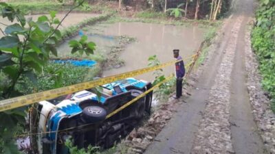 Kecelakaan Minibus di Sukamakmur, Kabupaten Bogor: Dua Orang Alami Luka