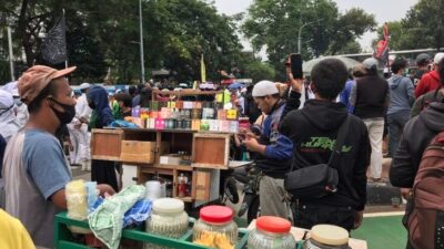 Pemerintah Provinsi DKI Jakarta Melarang Pedagang Kaki Lima Berjualan di Terowongan Jalan Kendal