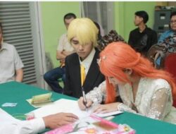 Anti-Mainstream! Pasangan Pengantin Kenakan Kostum Nami dan Sanji dari Anime One Piece