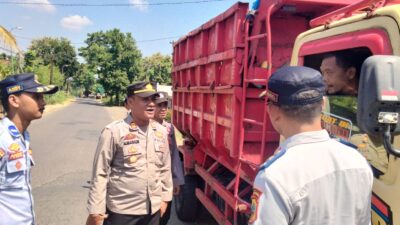 Dishub Pati Bersama Polsek Dukuhseti Lakukan Pembinaan Kepada Truk Tambang Jalan Tayu-Puncel