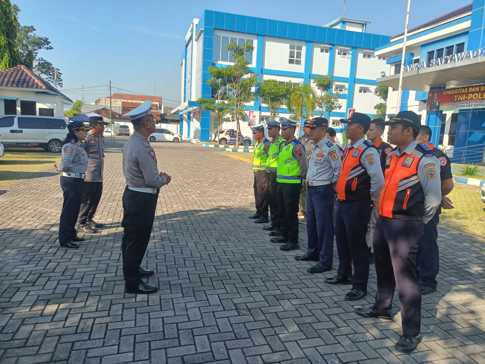 Dinas Perhubungan (Dishub) Kabupaten Pati bersama Satlantas telah menggelar operasi gabungan di depan kantor Jasa Raharja Pati pada Jumat pagi (Jurnalindo.com)