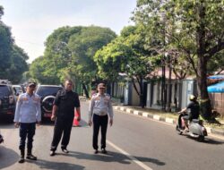 Dishub Pati Himbau Kepada Pengunjung Agar Berhati-hati Saat Keluar Masuk Swalayan Ada