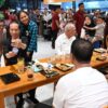 Jokowi Santap Malam di Warung Mie Gacoan: Mendekatkan Diri dengan Rakyat