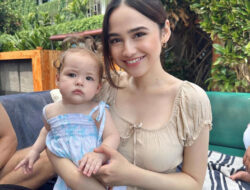 Momen Manis: Kamari Dipangku Syifa Hadju