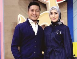 Fenita Haru Antar Arie Untung Berangkat Haji Sendirian