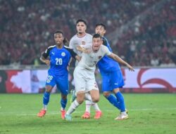 Jay Idzes Tampil Tenang di Jantung Pertahanan, Indonesia Tak Kebobolan Lawan Filipina