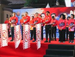 Kapolri Jenderal Listyo Sigit Prabowo Lepas Acara Bhayangkara Fun Walk 2024