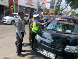 Dishub Pati Larang Parkir Bongkar Muat di Bahu Jalan Dekat Traffic Light Kalianyar
