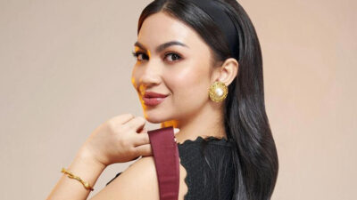 Pesona Ariel Tatum Memukau dengan Strapless Dress di Gala Premier