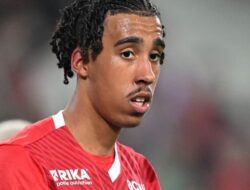 Leny Yoro Resmi Bergabung dengan Manchester United Berkat Bujukan Rio Ferdinand