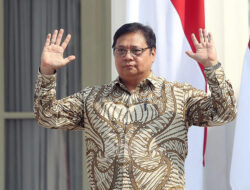 Isu Mundurnya Airlangga Hartarto dari Ketua Umum Golkar: Upaya Menjatuhkan Jokowi dan Prabowo?