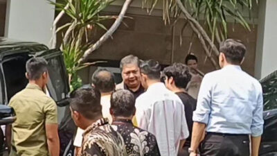 Airlangga Hartarto Mundur dari Kursi Ketua Umum Golkar dengan Wajah Lesu, Tinggalkan Rumah Dinas