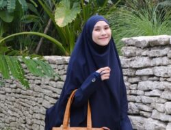 Zaskia Adya Mecca Dikritik Netizen karena Mengajarkan Anak Berkendara Tanpa Helm