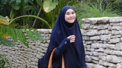 Zaskia Adya Mecca Dikritik Netizen karena Mengajarkan Anak Berkendara Tanpa Helm