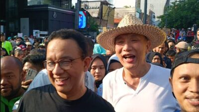 Anies Baswedan dan Jusuf Hamka Bertegur Sapa di Hari Bebas Kendaraan Bermotor Sudirman-Bundaran HI