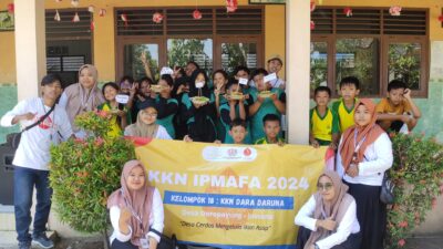 Mahasiswa KKN Dara Daruna IPMAFA , Adakan Cooking Class Roti John Ikan Asap di SDN Doropayung 02