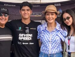 Maia Estianty Kibarkan Bendera Finis di MotoGP Indonesia 2024