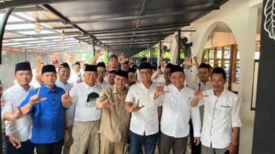 Ribuan Relawan Peci Ireng Dukung Aklamasi Paslon Ahmad Luthfi-Gus Yasin di Pilgub Jateng 2024