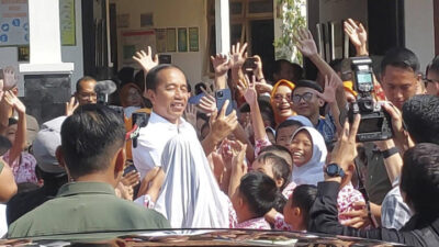 Presiden Jokowi Napak Tilas ke Sekolah Masa Kecil Jelang Lengser