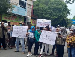 Persulit Dapatkan BBM Subsidi, Ratusan Petani Geruduk Dispertan Pati