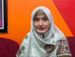 Mega Aulia Tangis Haru, Mohon Sinetron Sebelum Hijrah Tak Lagi Ditayangkan