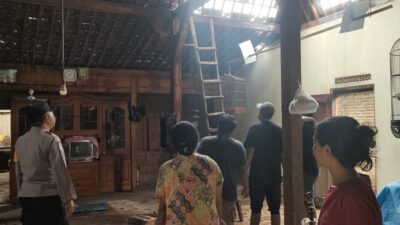 Hujan Deras Beserta Angin Puting Beliung Porandakan Belasan Rumah di winong