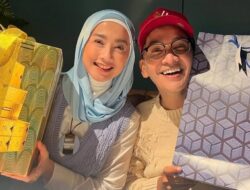 Desy Ratnasari Ungkap Kedekatan dengan Ruben Onsu: “Komunikasi dan Kepercayaan Jadi Kunci”