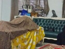 Denada Tiba di Banyuwangi, Peluk Jenazah Sang Ibunda Emilia Contessa