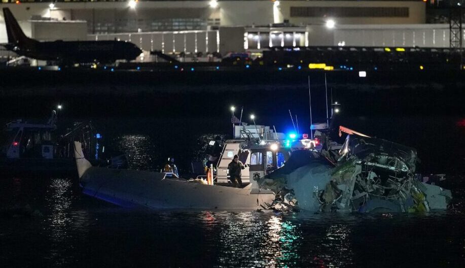 Pesawat amerika tabrakan (Sumber Foto. disway.id)