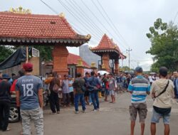 Diduga Penyelewengan Dana Desa, Ratusan Warga Dengkek Pati Geruduk Balai Desa