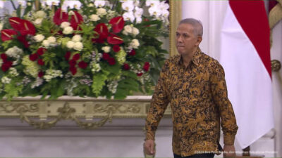 Anggito Abimanyu Dikukuhkan Sebagai Guru Besar UGM: Tokoh-Tokoh Terkenal Hadir dalam Acara Pengukuhan