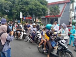 Ramadhan Berkah, KSH Bersama PWI Pati Bagi-bagi Ratusan Takjil