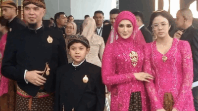 Ahmad Dhani dan Mulan Jameela Tiba di Acara Unduh Mantu Al Ghazali dan Alyssa Daguise, Tampil Serasi dengan Busana Tradisional