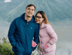 Rendy Kjaernett Diterpa Gosip Usai Foto Bareng Wanita Lain, Padahal Baru Liburan Romantis di Bromo dengan Istri